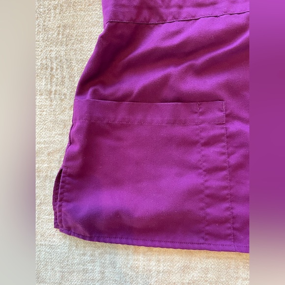 Medium Grey’s Anatomy Scrub Top - Picture 3 of 3